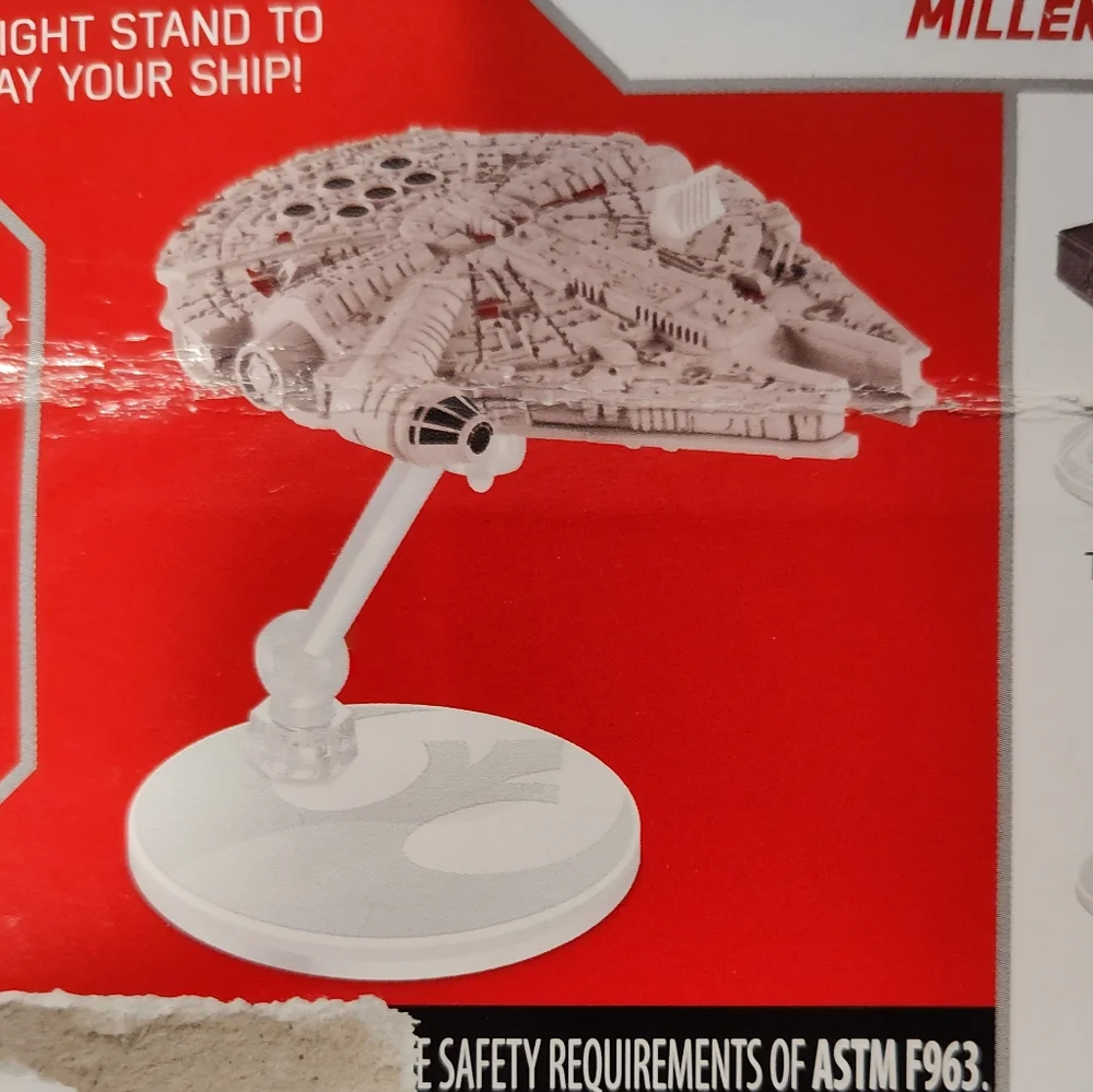 NEW Star Wars Millennium Falcon Hot Wheels Starships Toy With Flight Stand